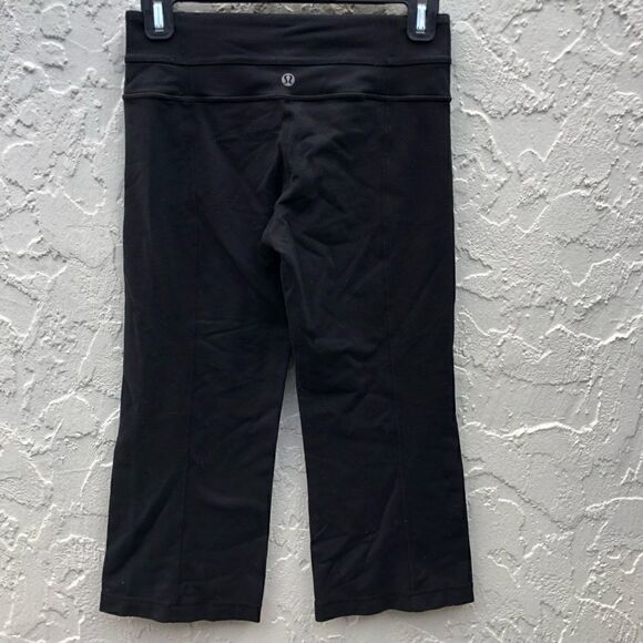 LULULEMON Black Crop Yoga Athletic Athleisure Legging Size 4 - Picture 2 of 8